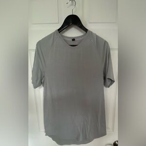 Lululemon License to Train short-sleeve shirt